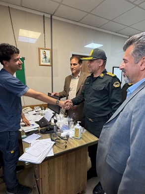 تجلیل مدیر شبکه بهداشت و درمان پاکدشت و فرماندهی انتظامی شهرستان از پزشکان بیمارستان زعیم