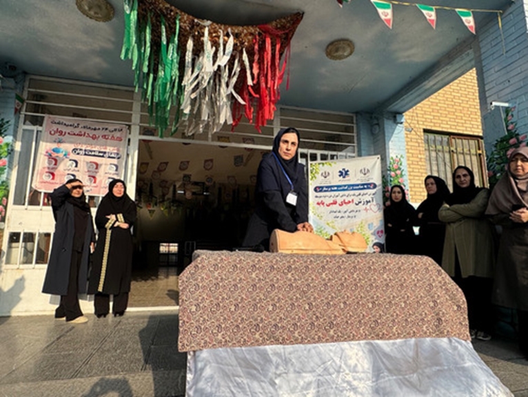 به مناسبت هفته پرستار؛ آموزش احیای قلبی پایه توسط تیم آموزش بیمارستان زعیم